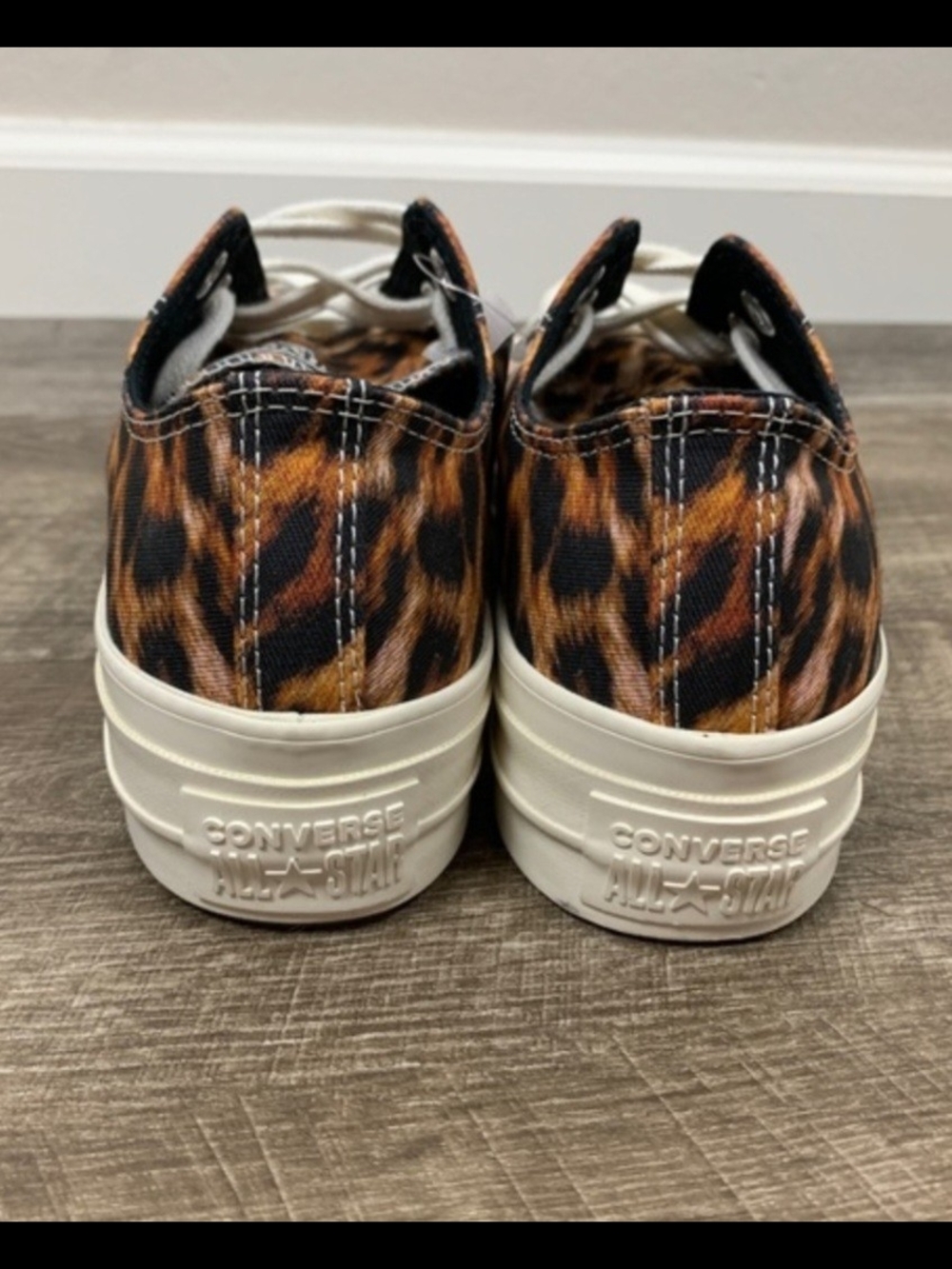 Chuck Taylor Leopard Print Platform Low Tops Lace-Up Sneakers - Women Size 7 - Picture 5 of 12